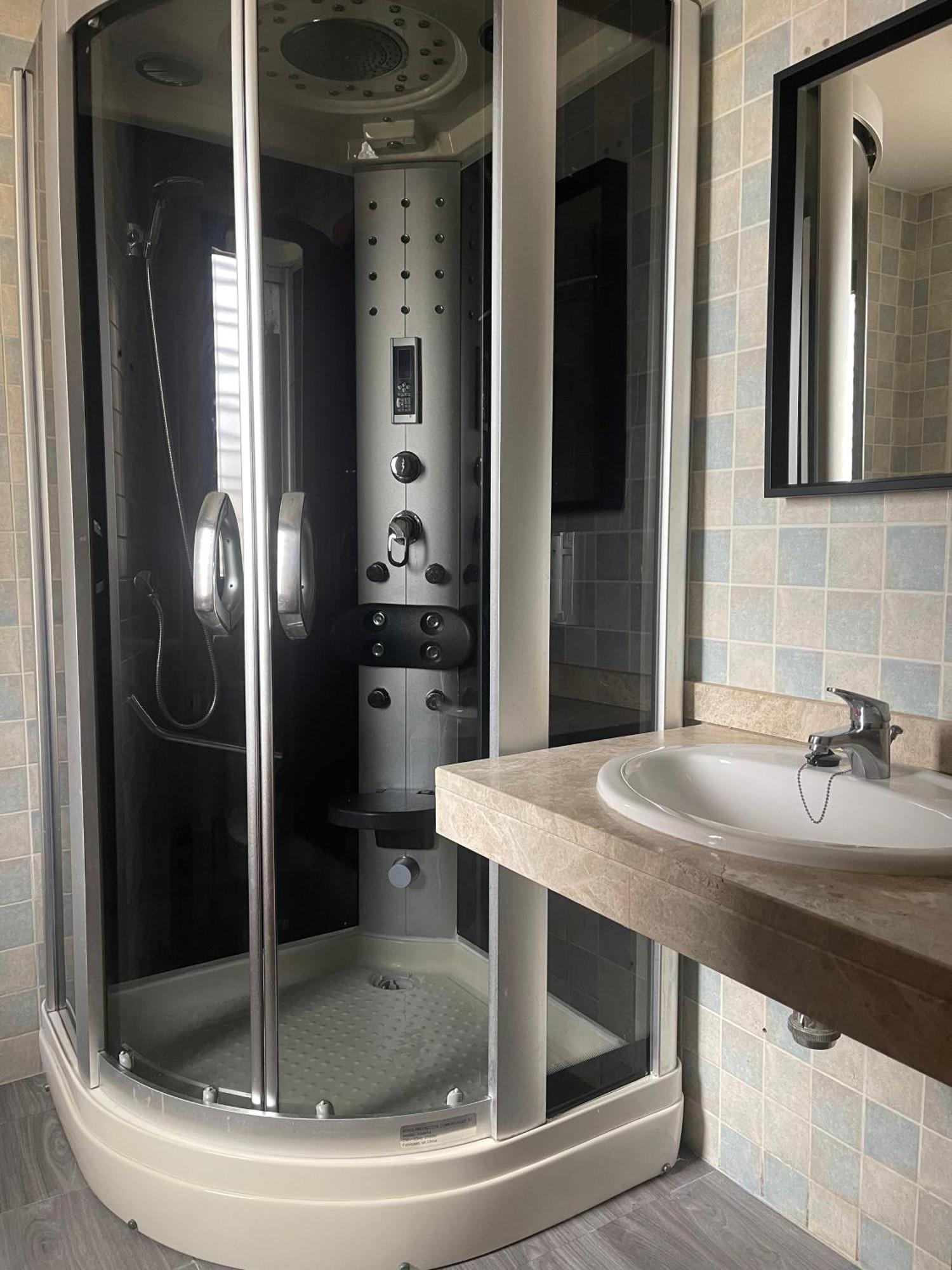 Stelarium-Suite Con Bano Privado En Casa Compartida-Uebica2 Mairena del Aljarafe Eksteriør billede